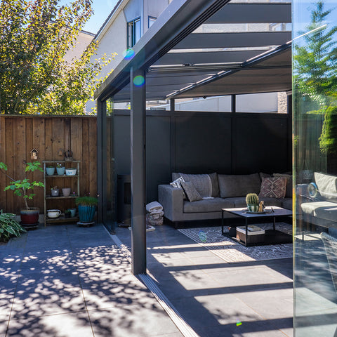 overkapping, terrasoverkapping, terras overkapping, zonwering, buitenzonwering, metalen overkapping, aluminium overkapping, aluminium terrasoverkapping, glaswand, glaswanden