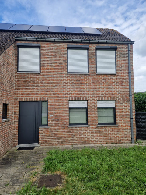Voorzetrolluik zonne-energie - NU 100 EUR korting per 2 rolluiken!