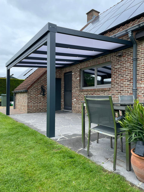 Terrasoverkapping met schuin dak